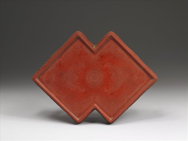 剔紅八寶方勝式套盒