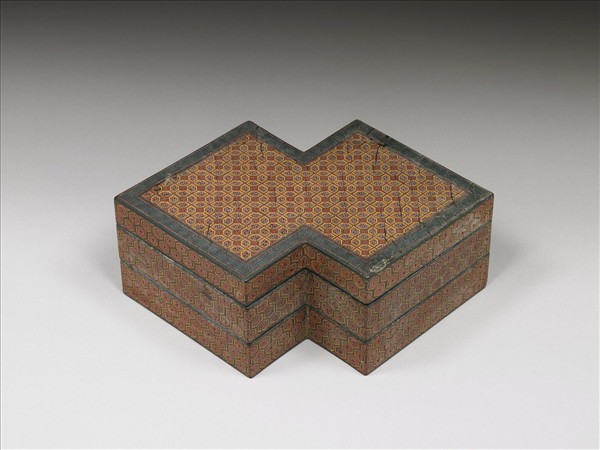 剔紅八寶方勝式套盒