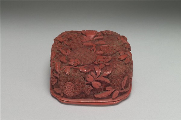 剔紅石榴四瓣盒