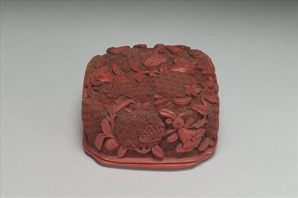剔紅石榴四瓣盒