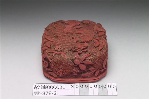 剔紅石榴四瓣盒