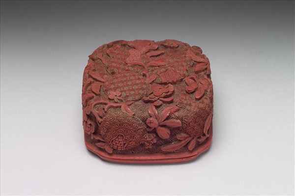 剔紅石榴四瓣盒