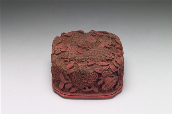 剔紅石榴四瓣盒