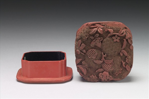 剔紅石榴四瓣盒