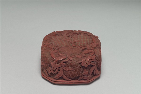 剔紅折枝桃八方盒