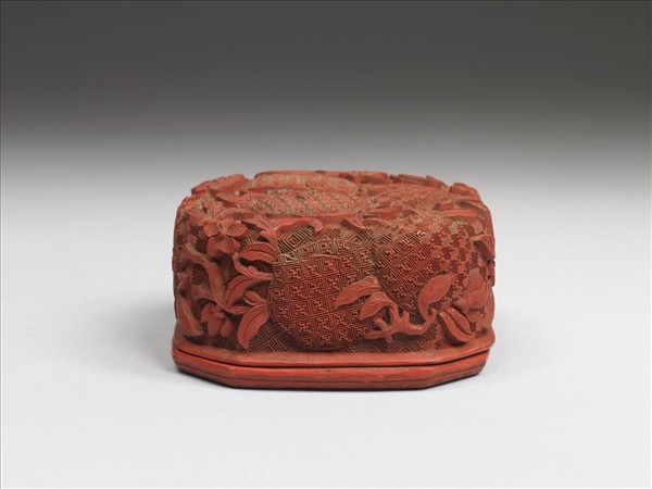 剔紅折枝桃八方盒