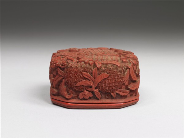 剔紅折枝桃八方盒