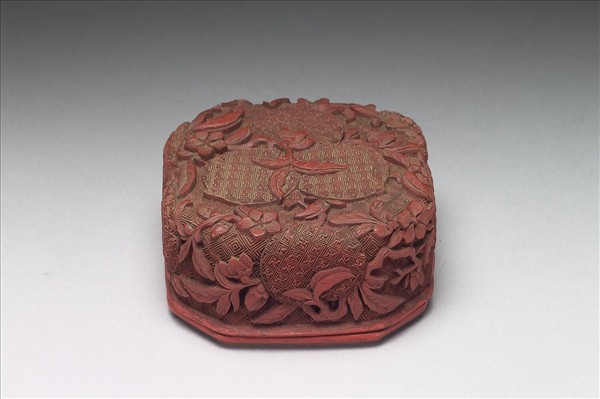 剔紅折枝桃八方盒