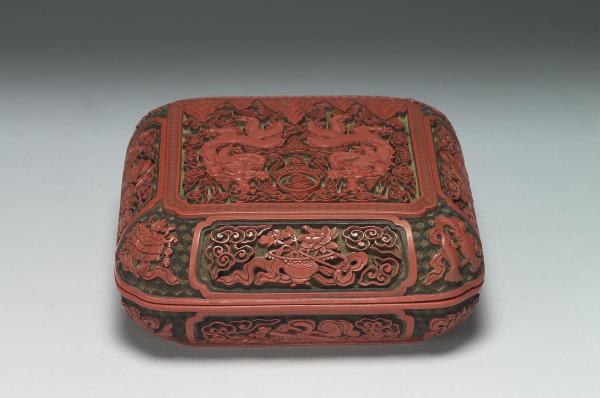 剔彩雙龍捧壽寶盒