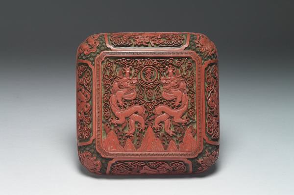 剔彩雙龍捧壽寶盒