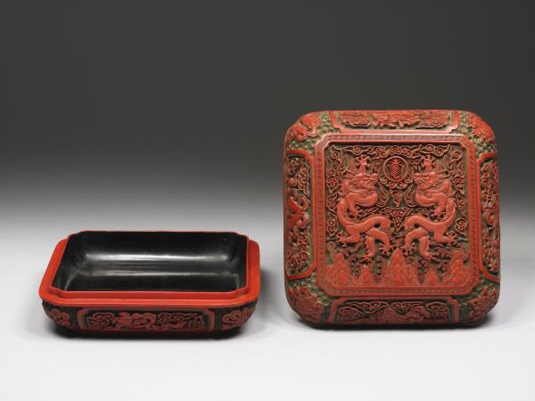 剔彩雙龍捧壽寶盒