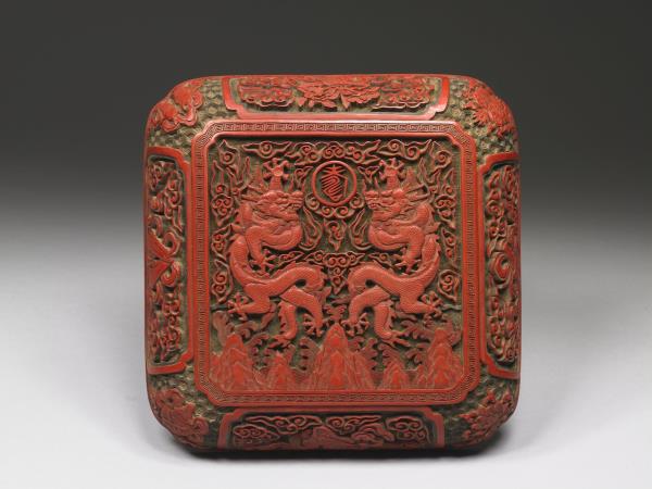 剔彩雙龍捧壽寶盒