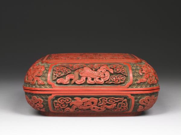 剔彩雙龍捧壽寶盒