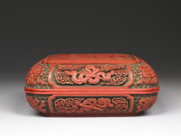 剔彩雙龍捧壽寶盒