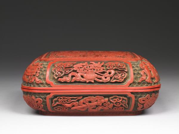 剔彩雙龍捧壽寶盒