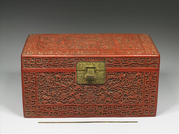 剔紅富貴圖長方匣