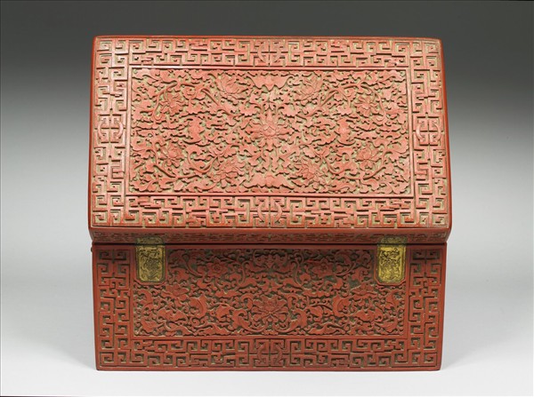 剔紅富貴圖長方匣