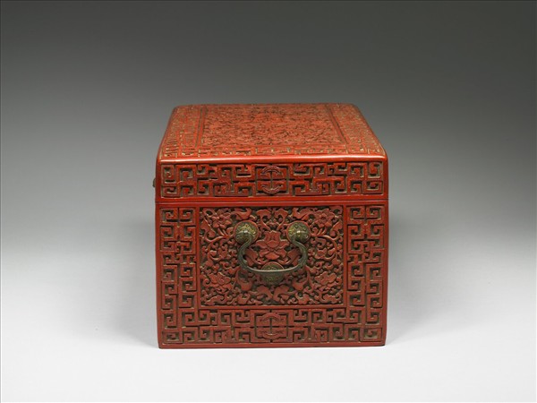 剔紅富貴圖長方匣