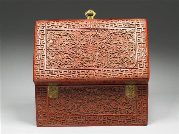 剔紅富貴圖長方匣