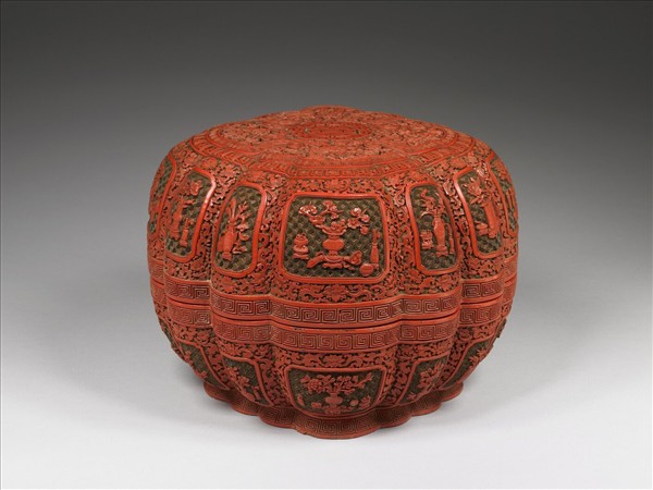 剔彩博古花卉盒