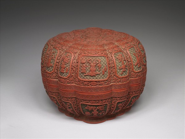 剔彩博古花卉盒