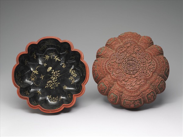 剔彩博古花卉盒