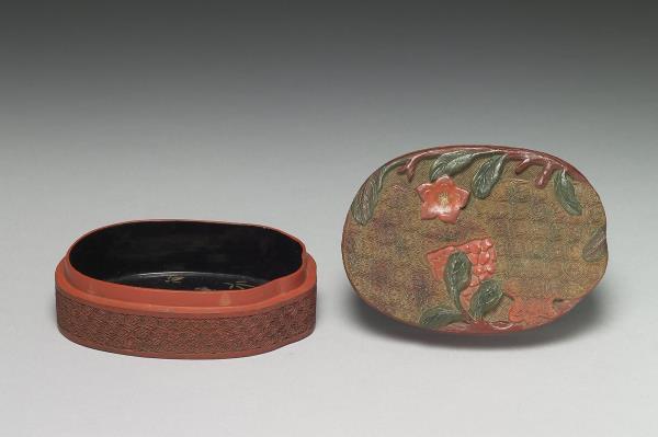 剔彩折枝石榴盒