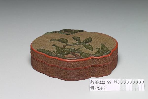 剔彩折枝蘋果盒