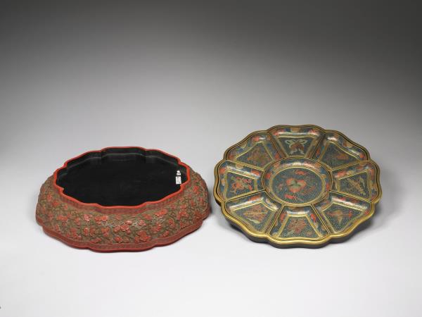 剔彩冰梅紋瓣式盒