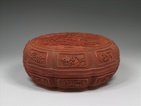 剔紅嬰戲八瓣盒