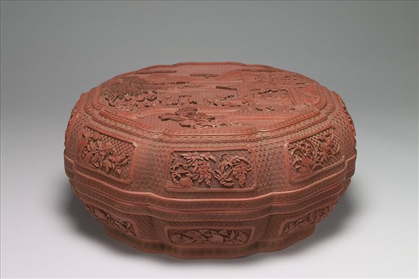 剔紅嬰戲八瓣盒