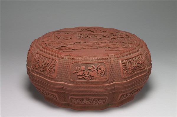 剔紅嬰戲八瓣盒