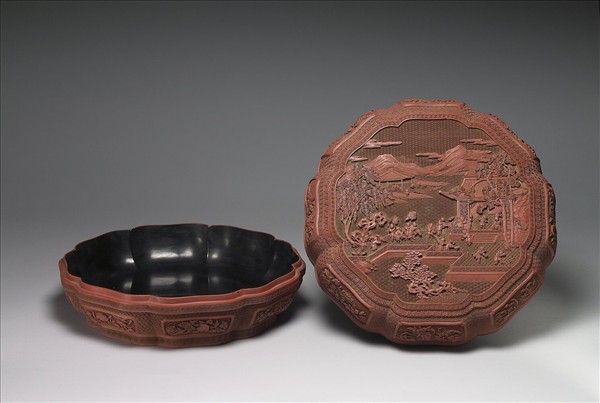 剔紅嬰戲八瓣盒