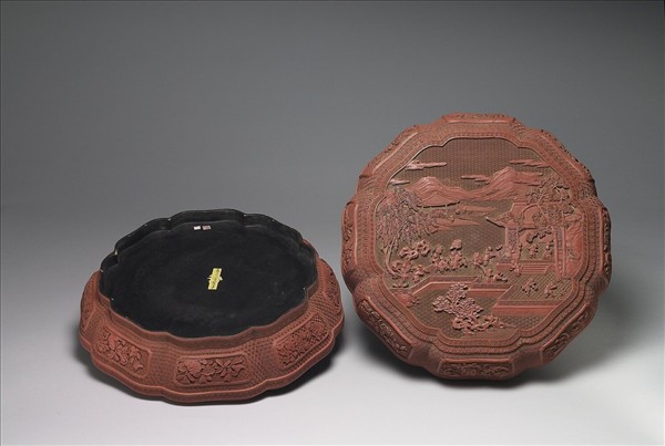 剔紅嬰戲八瓣盒