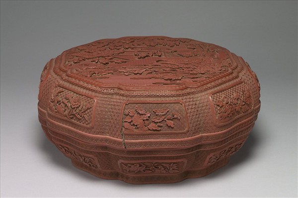 剔紅嬰戲八瓣盒