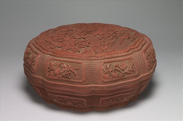 剔紅嬰戲八瓣盒