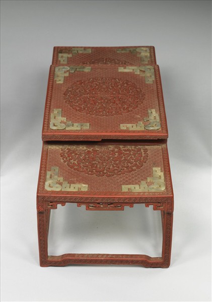 剔紅嵌玉長方几