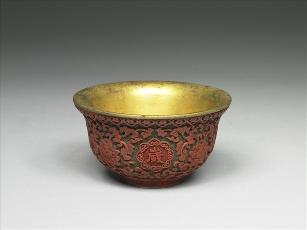 剔紅萬歲長春番蓮紋碗