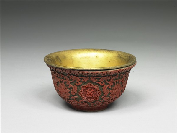 剔紅萬歲長春番蓮紋碗