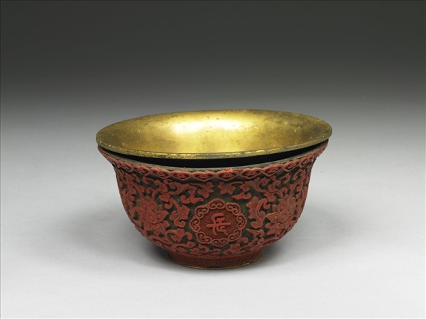 剔紅萬歲長春番蓮紋碗