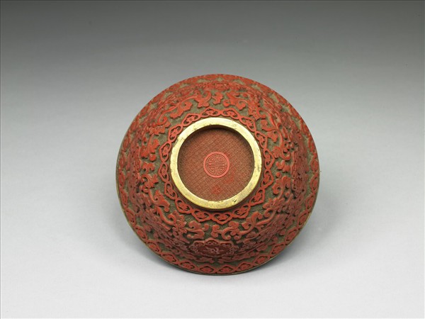 剔紅萬歲長春番蓮紋碗