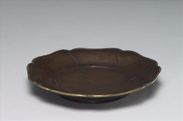 褐漆葵花式盤