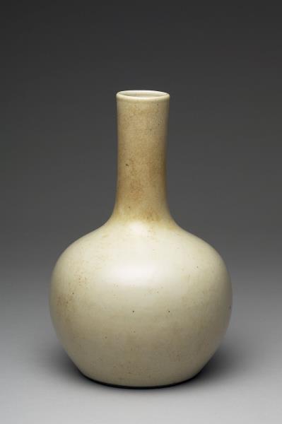 白瓷長頸瓶
