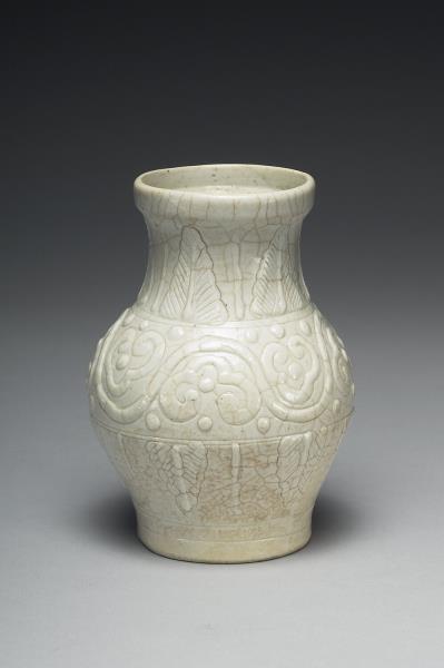 白瓷印花蟬紋罐