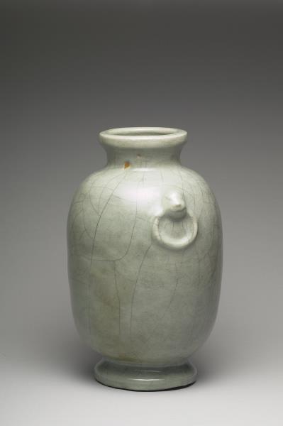 青瓷獸耳暗環瓶