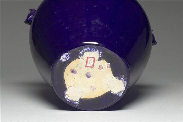 霽青釉獸頭帶蓋罐