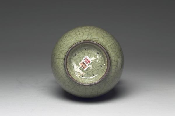 青瓷銅口貫耳壺