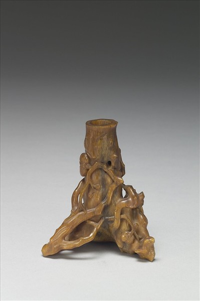 雕犀角梅樹香插