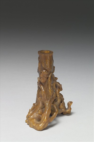 雕犀角梅樹香插