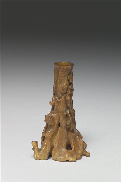 雕犀角梅樹香插